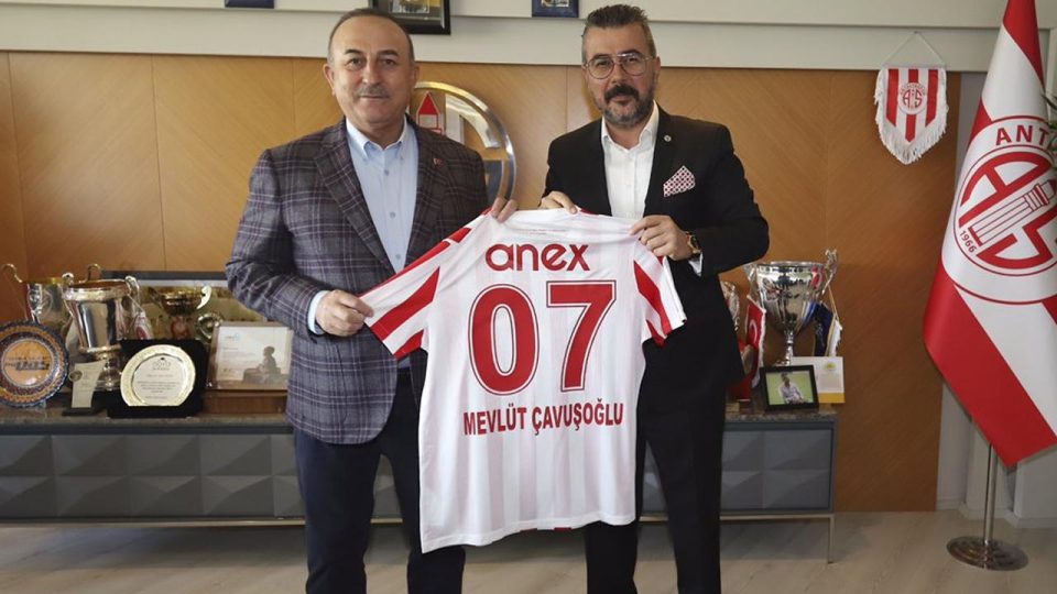 Dışişleri Bakanı Çavuşoğlu Antalyaspor’u ziyaret etti