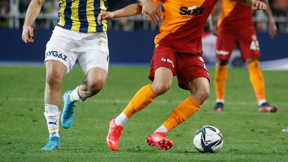 Fenerbahçe içeride Galatasaray dışarıda etkili