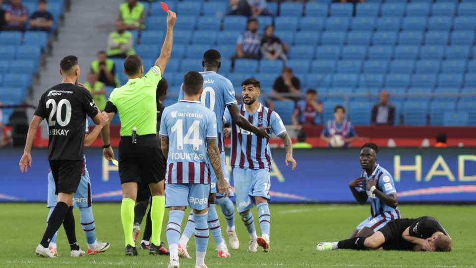 Trabzonspor Mendy’nin kırmızı kartı için federasyona başvuracak